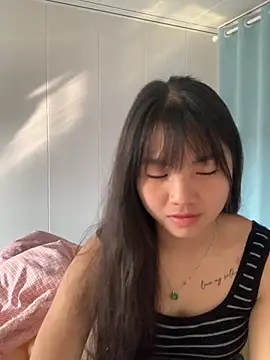 Snapshot of Emlyly-18 chatting on 11.02.25 Emlyly-18 online show from 11.02.25