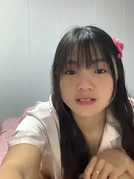 Snapshot of Emlyly-18 chatting on 11.06.25 Emlyly-18 online show from 11.06.25