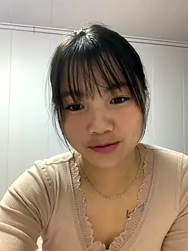 Snapshot of Emlyly-18 chatting on 11.07.25 Emlyly-18 online show from 11.07.25