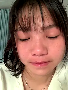 Snapshot of Emlyly-18 chatting on 11.14.25 Emlyly-18 online show from 11.14.25