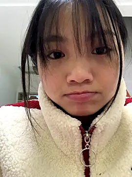 Snapshot of Emlyly-18 chatting on 12.04.25 Emlyly-18 online show from 12.04.25