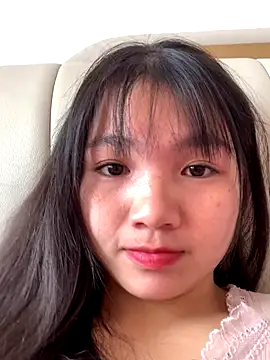 Snapshot of Emlyly-18 chatting on 12.14.25 Emlyly-18 online show from 12.14.25