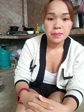 Snapshot of keobong-00 chatting on 10.04.25 keobong-00 online show from 10.04.25