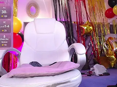 Eva Walker  online show from 09.24.25