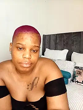 Snapshot of ThickAmy chatting on 09.11.25 ThickAmy online show from 09.11.25