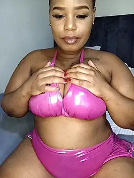 Snapshot of ThickAmy chatting on 09.20.25 ThickAmy online show from 09.20.25