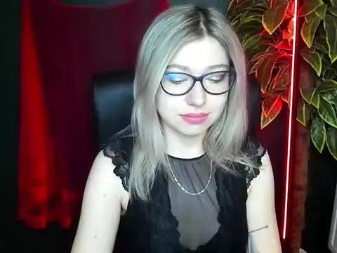 Snapshot of loveHeidi chatting on 03.12.26 loveHeidi online show from 03.12.26