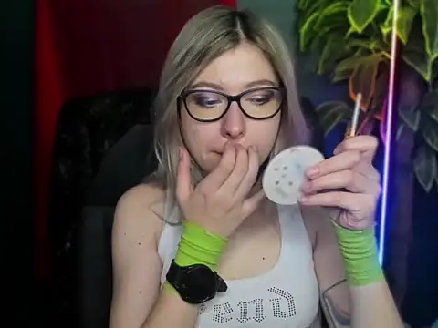 Snapshot of loveHeidi chatting on 03.19.26 loveHeidi online show from 03.19.26