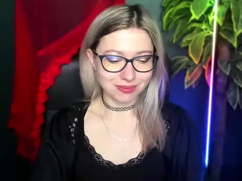 Snapshot of loveHeidi chatting on 03.24.26 loveHeidi online show from 03.24.26