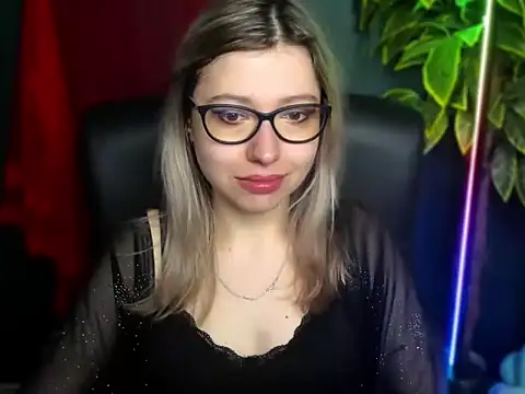 Snapshot of loveHeidi chatting on 03.31.26 loveHeidi online show from 03.31.26