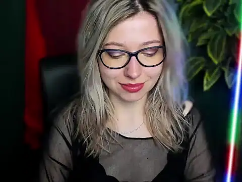 Snapshot of loveHeidi chatting on 04.10.26 loveHeidi online show from 04.10.26