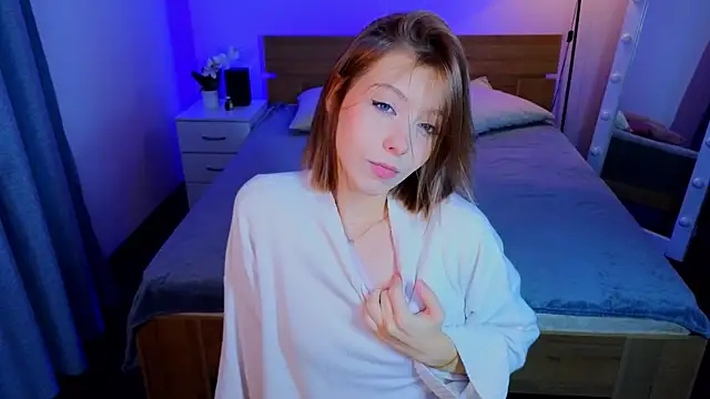 Snapshot of LumMina chatting on 12.04.25 LumMina online show from 12.04.25