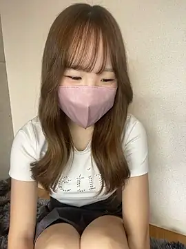 Snapshot of maika_3 chatting on 09.27.25 maika 3 online show from 09.27.25