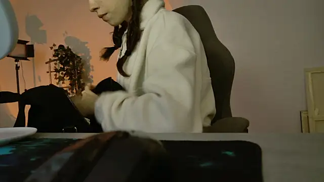 Snapshot of Yoka_paradoXXX chatting on 10.31.25 Yoka paradoXXX online show from 10.31.25