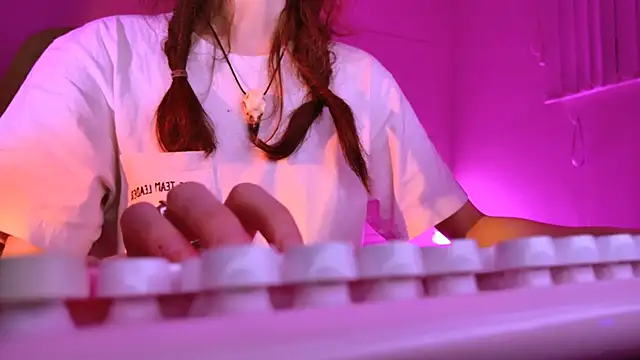 Snapshot of Yoka_paradoXXX chatting on 12.05.25 Yoka paradoXXX online show from 12.05.25