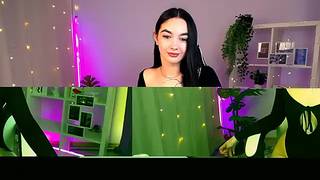 Snapshot of MonicaTess chatting on 11.27.25 MonicaTess online show from 11.27.25