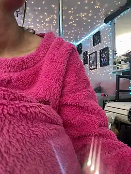 Snapshot of icy_pisces chatting on 12.14.25 icy pisces online show from 12.14.25