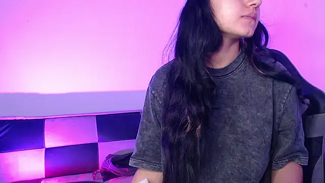 GwenHazel online show from 11.29.25