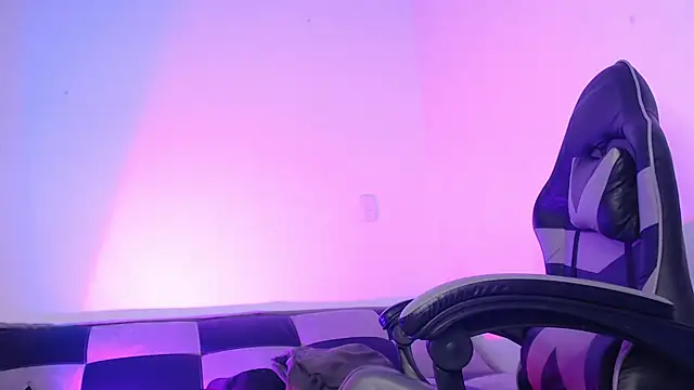 GwenHazel online show from 12.01.25