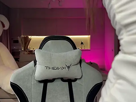 Snapshot of SofI-Play chatting on 10.30.25 SofI-Play online show from 10.30.25