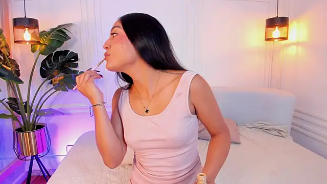 Dafne Hillss online show from 10.22.25