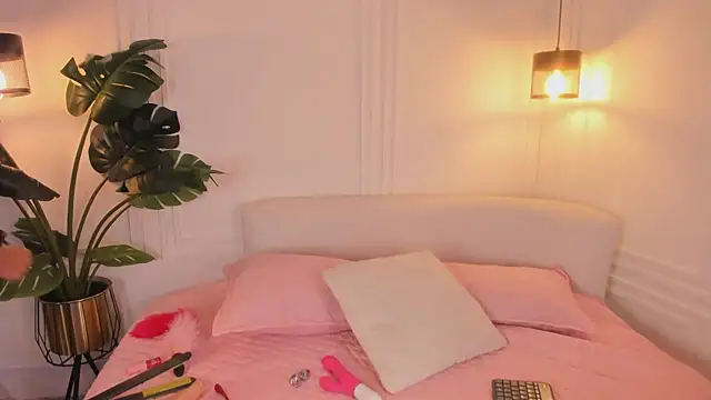 Dafne Hillss online show from 02.12.26