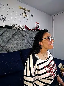 Shantey Laurent online show from 03.23.26