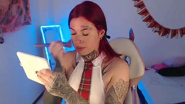 Snapshot of Maddy_Vicius19 chatting on 10.26.25 Maddy Vicius19 online show from 10.26.25