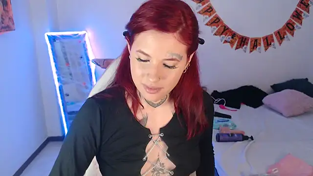 Snapshot of Maddy_Vicius19 chatting on 10.30.25 Maddy Vicius19 online show from 10.30.25