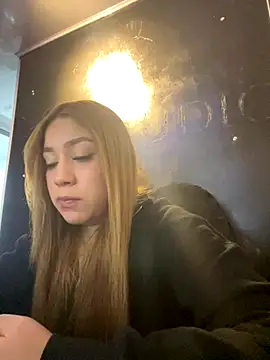 Snapshot of Issa_Moon_ chatting on 11.24.25 Issa Moon online show from 11.24.25