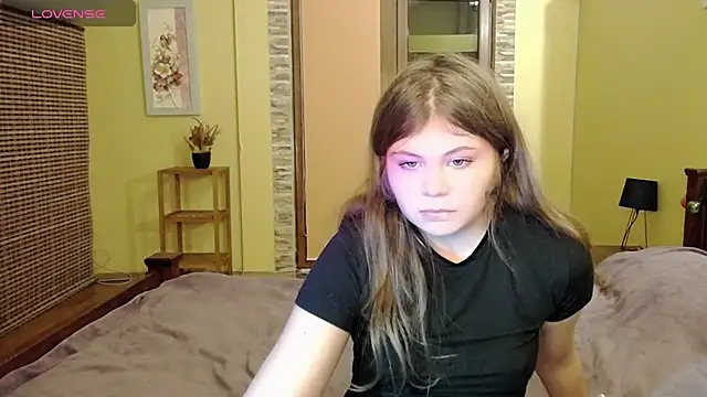 Snapshot of Lilly_Jess chatting on 10.08.25 Lilly Jess online show from 10.08.25