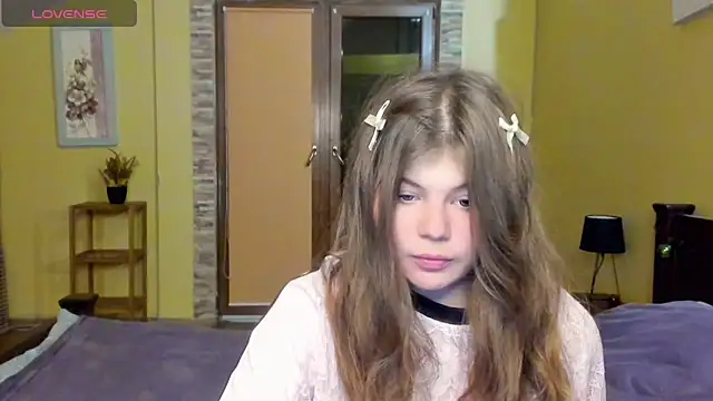 Snapshot of Lilly_Jess chatting on 10.27.25 Lilly Jess online show from 10.27.25