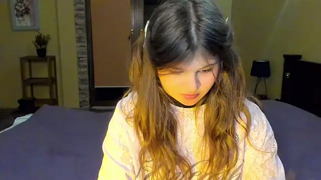 Snapshot of Lilly_Jess chatting on 10.28.25 Lilly Jess online show from 10.28.25