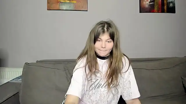 Snapshot of Lilly_Jess chatting on 11.10.25 Lilly Jess online show from 11.10.25