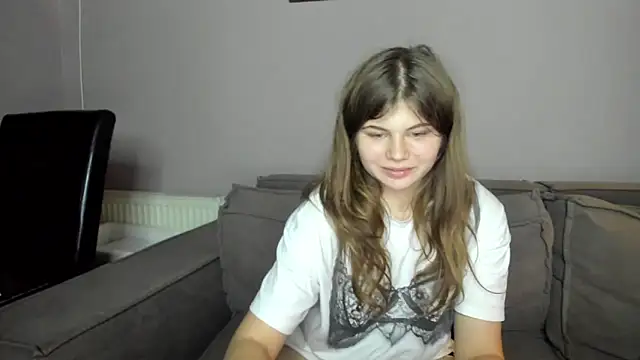 Snapshot of Lilly_Jess chatting on 11.18.25 Lilly Jess online show from 11.18.25