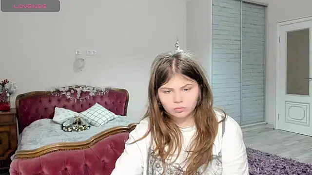 Snapshot of Lilly_Jess chatting on 12.21.25 Lilly Jess online show from 12.21.25