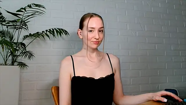 Snapshot of WhitePrincessLuna chatting on 06.18.26 WhitePrincessLuna online show from 06.18.26