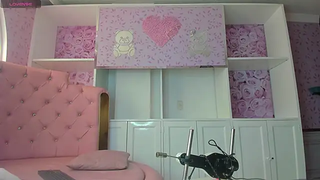 Teffy Cute  online show from 10.13.25