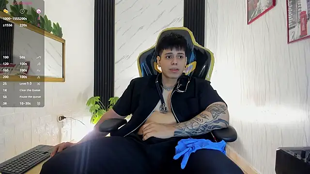 Snapshot of xKevyn chatting on 10.30.25 xKevyn online show from 10.30.25