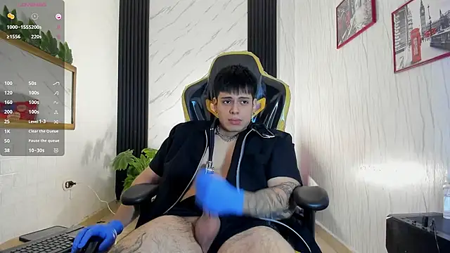 Snapshot of xKevyn chatting on 10.31.25 xKevyn online show from 10.31.25