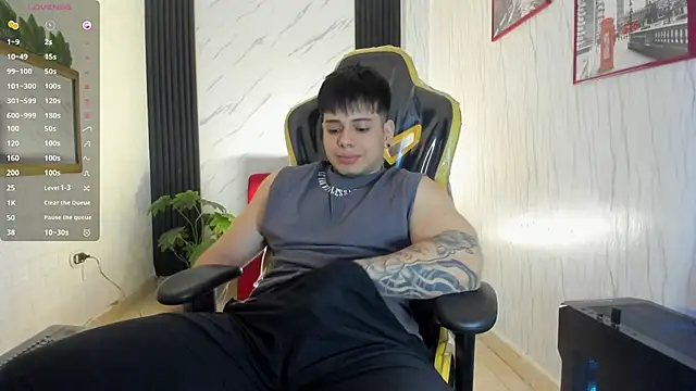 Snapshot of xKevyn chatting on 11.13.25 xKevyn online show from 11.13.25