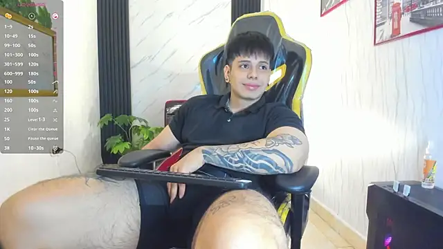 Snapshot of xKevyn chatting on 11.19.25 xKevyn online show from 11.19.25