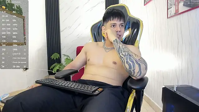 Snapshot of xKevyn chatting on 11.30.25 xKevyn online show from 11.30.25