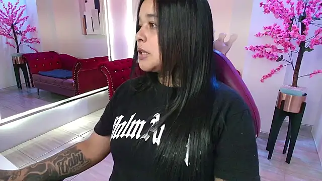 Black roseee online show from 10.25.25