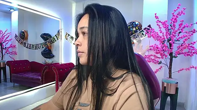 Black roseee online show from 10.28.25