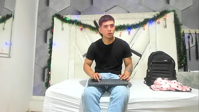 Sarahwalkerr online show from 12.04.25