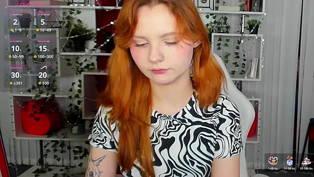 Snapshot of AlisHanson chatting on 11.15.25 AlisHanson online show from 11.15.25