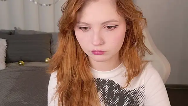 Snapshot of AlisHanson chatting on 12.15.25 AlisHanson online show from 12.15.25