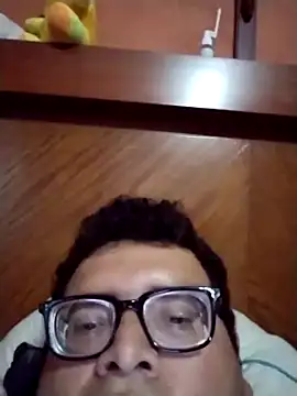 Snapshot of Santiagoqro85 chatting on 10.23.25 Santiagoqro85 online show from 10.23.25