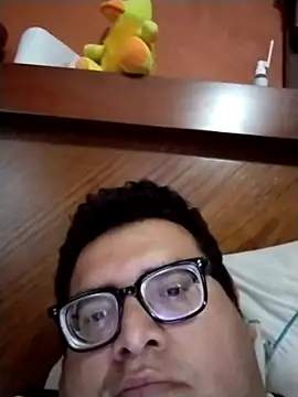 Snapshot of Santiagoqro85 chatting on 10.25.25 Santiagoqro85 online show from 10.25.25